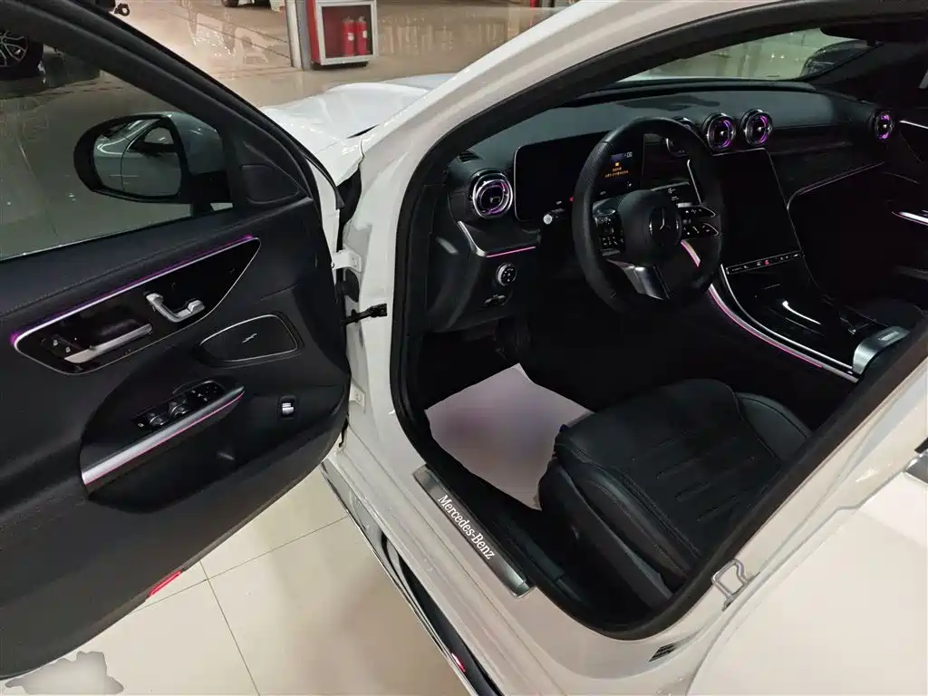 Mercedes-Benz C-Class 2024 — фото 16