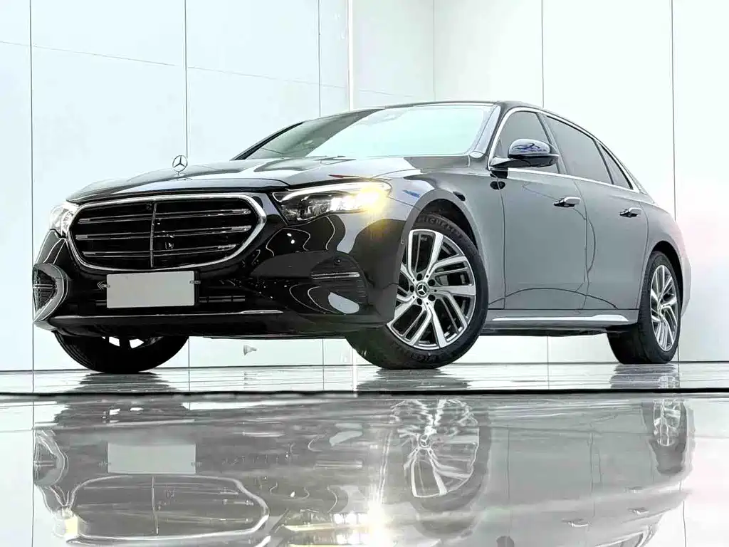 Mercedes-Benz E-Class 2024 — фото 1