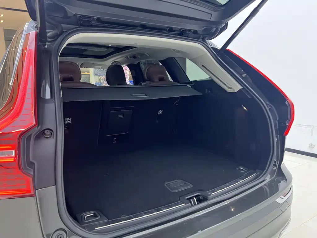 Volvo XC60 2020 — фото 18