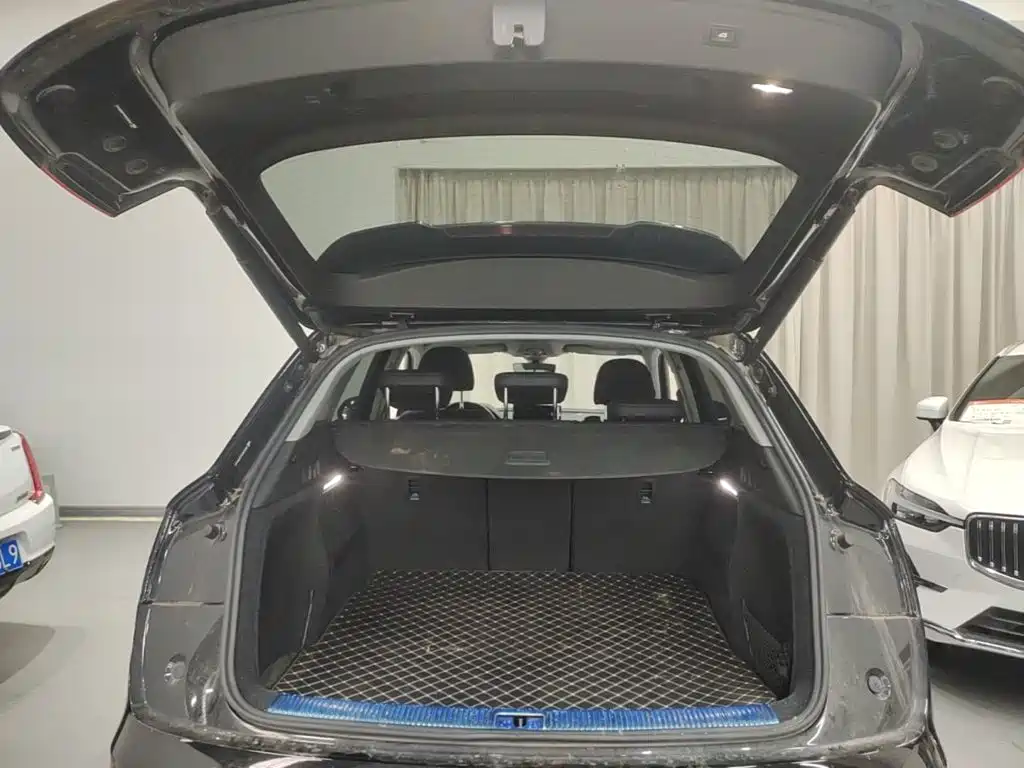 Audi Q5L 2023 — фото 19
