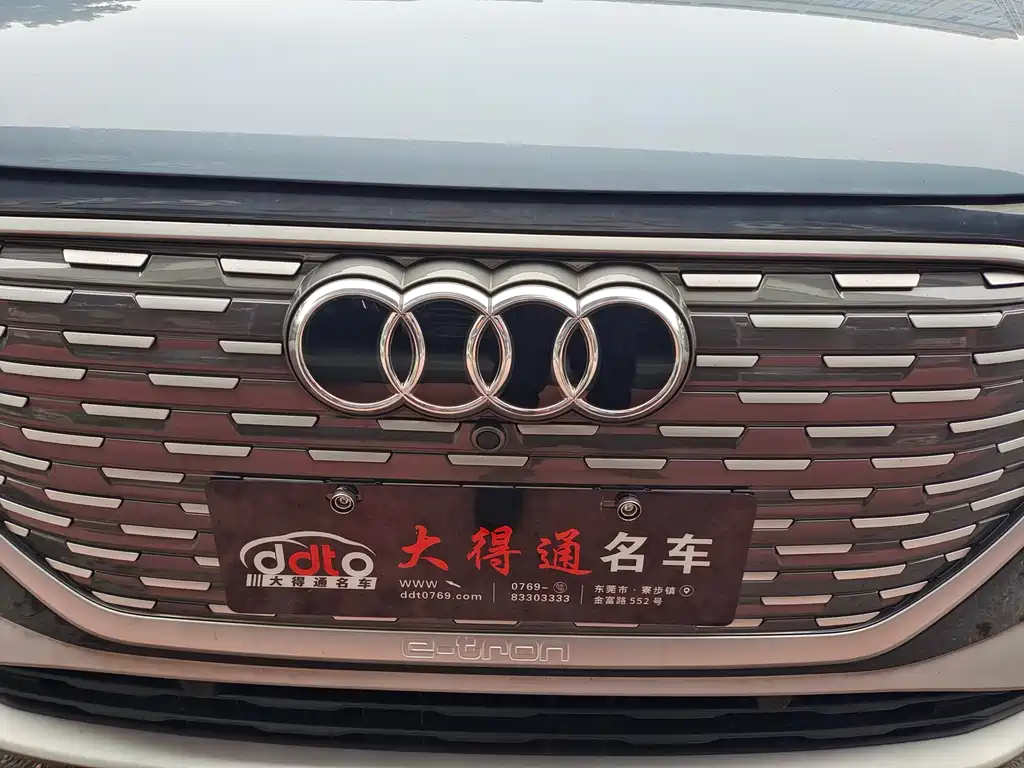 Audi Q4 e-tron 2025 — фото 12