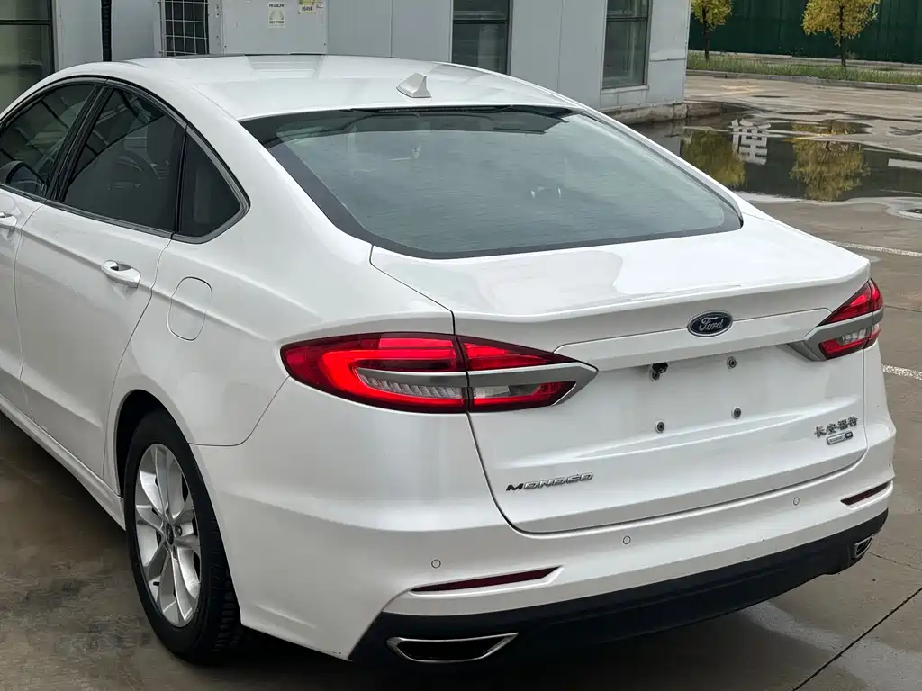 Ford Mondeo 2019 — фото 20