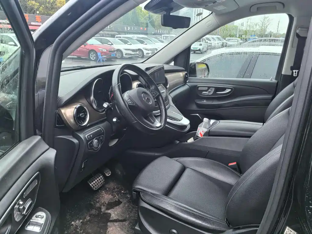 Mercedes-Benz V-Class 2023 — фото 14
