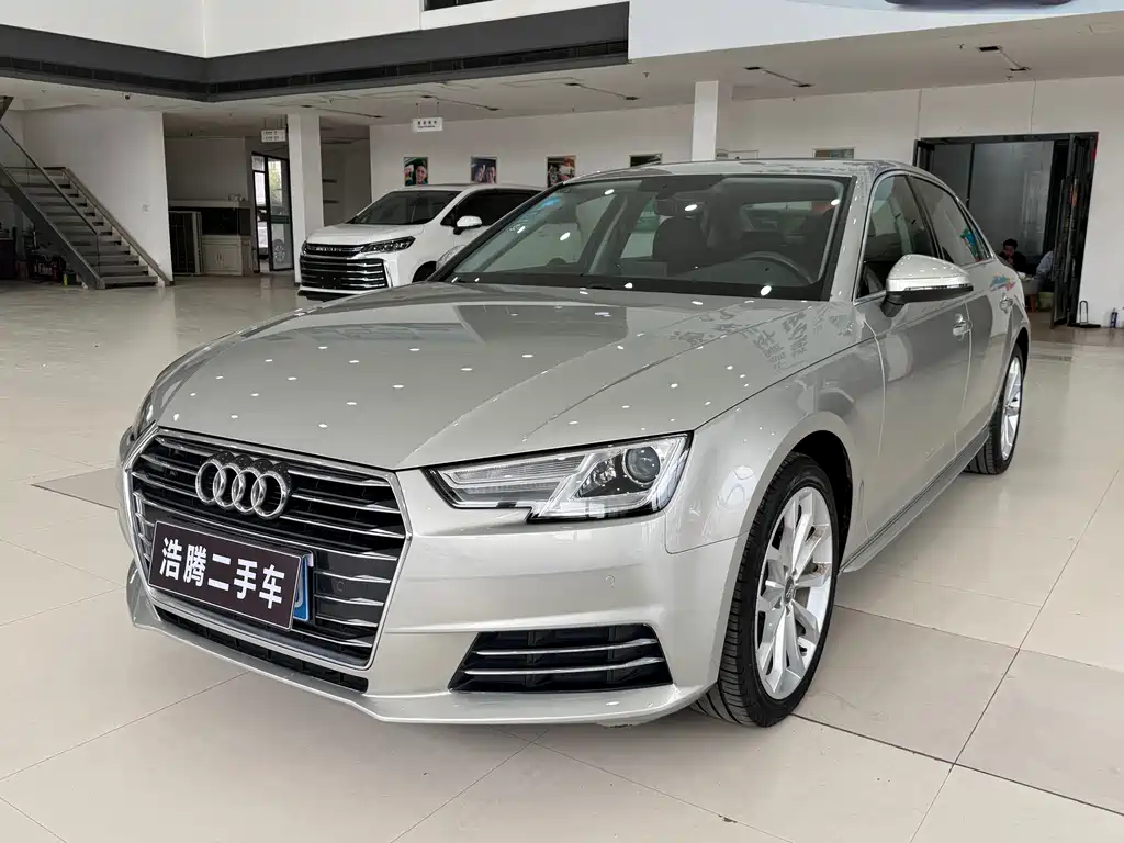 Audi A4L 2018 — фото 1
