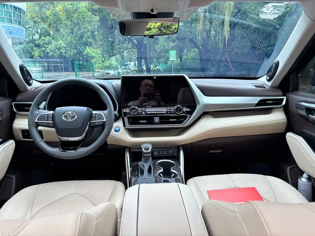 Toyota Highlander 2021 — фото 17