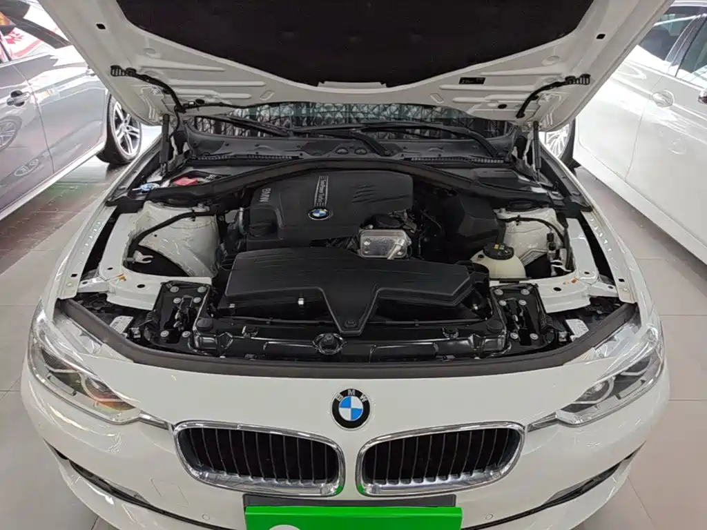 BMW 3 Series 2016 — фото 20