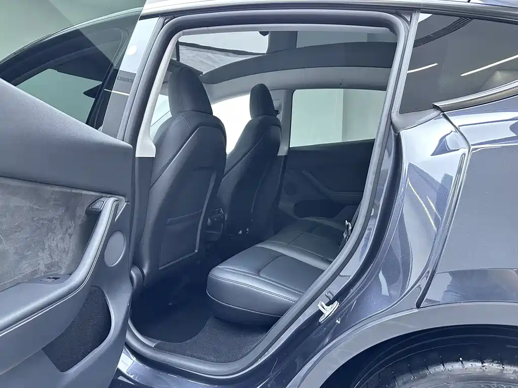 Tesla Model Y 2024 — фото 16