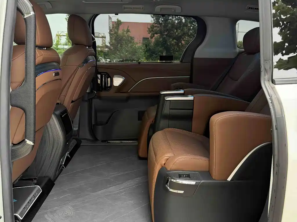 Toyota Sienna 2024 — фото 10