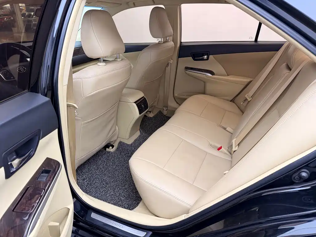 Toyota Camry 2015 — фото 10