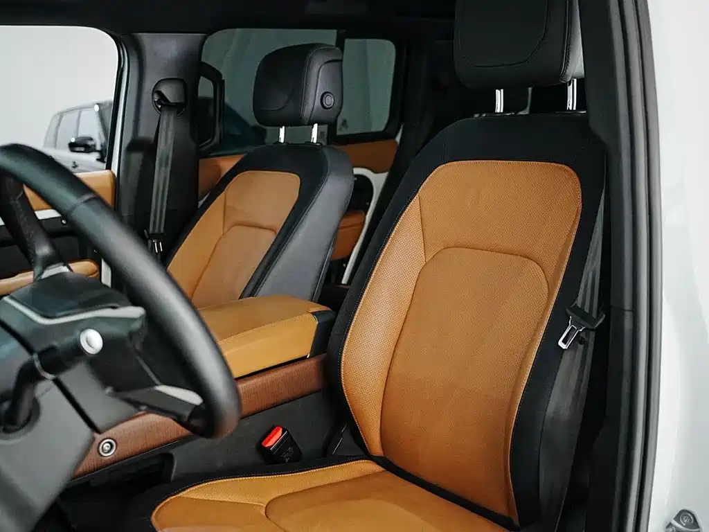 Land Rover Defender 2024 — фото 16