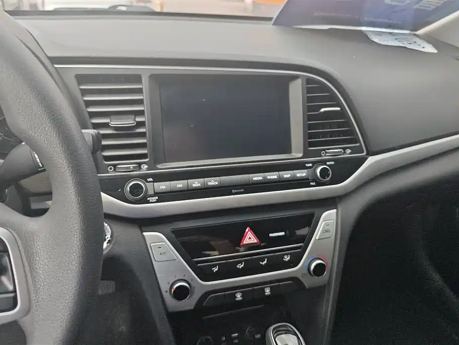 Hyundai Elantra 2018 — фото 13