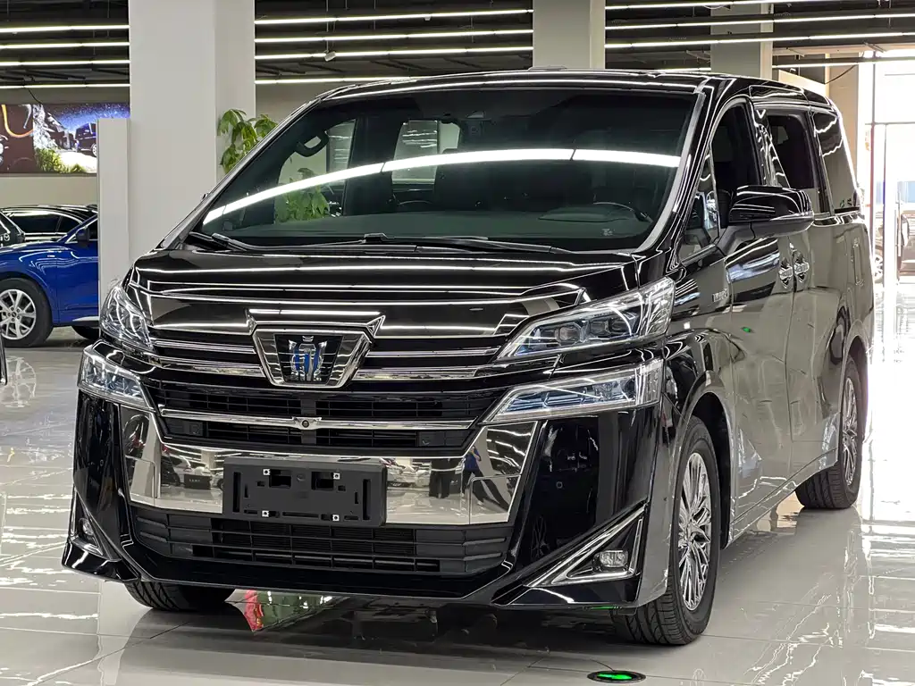 Toyota Vellfire 2022 — фото 1