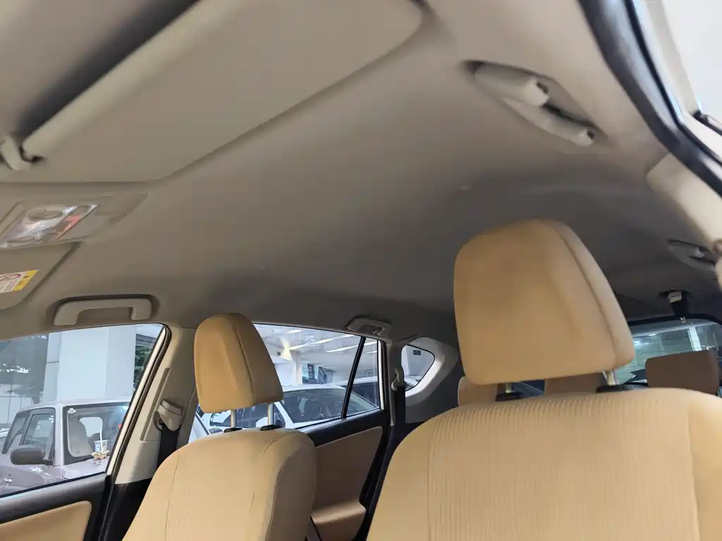 Toyota RAV4 2017 — фото 12
