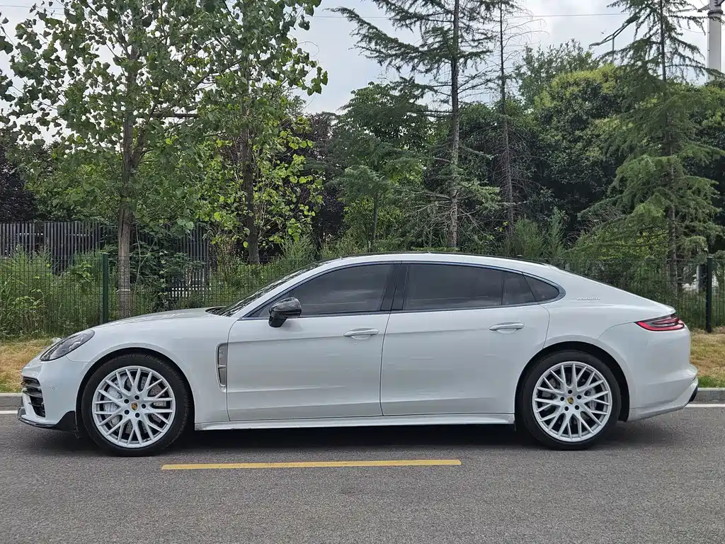 Porsche Panamera 2017 — фото 10