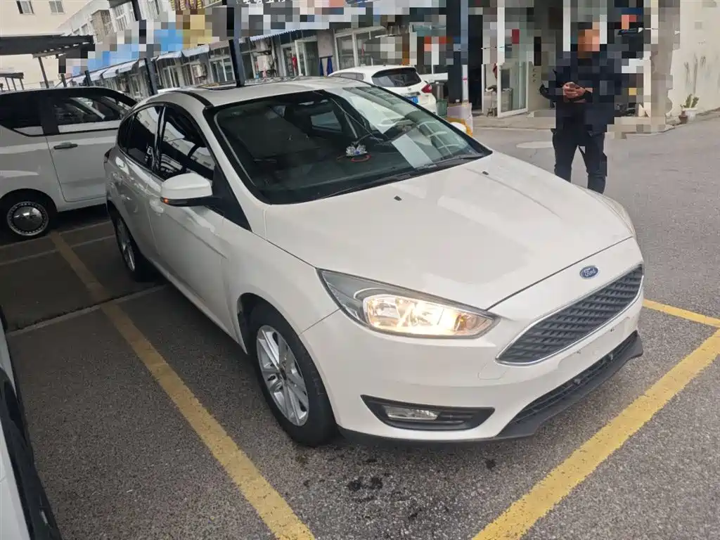 Ford Focus 2018 — фото 22
