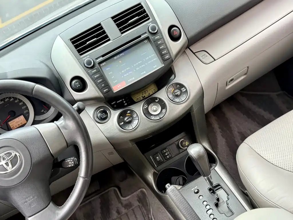 Toyota RAV4 2010 — фото 22