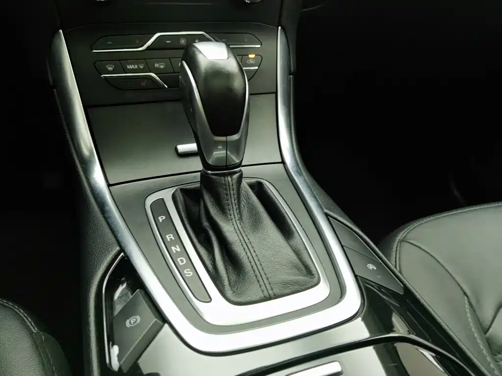 Ford Edge 2019 — фото 13
