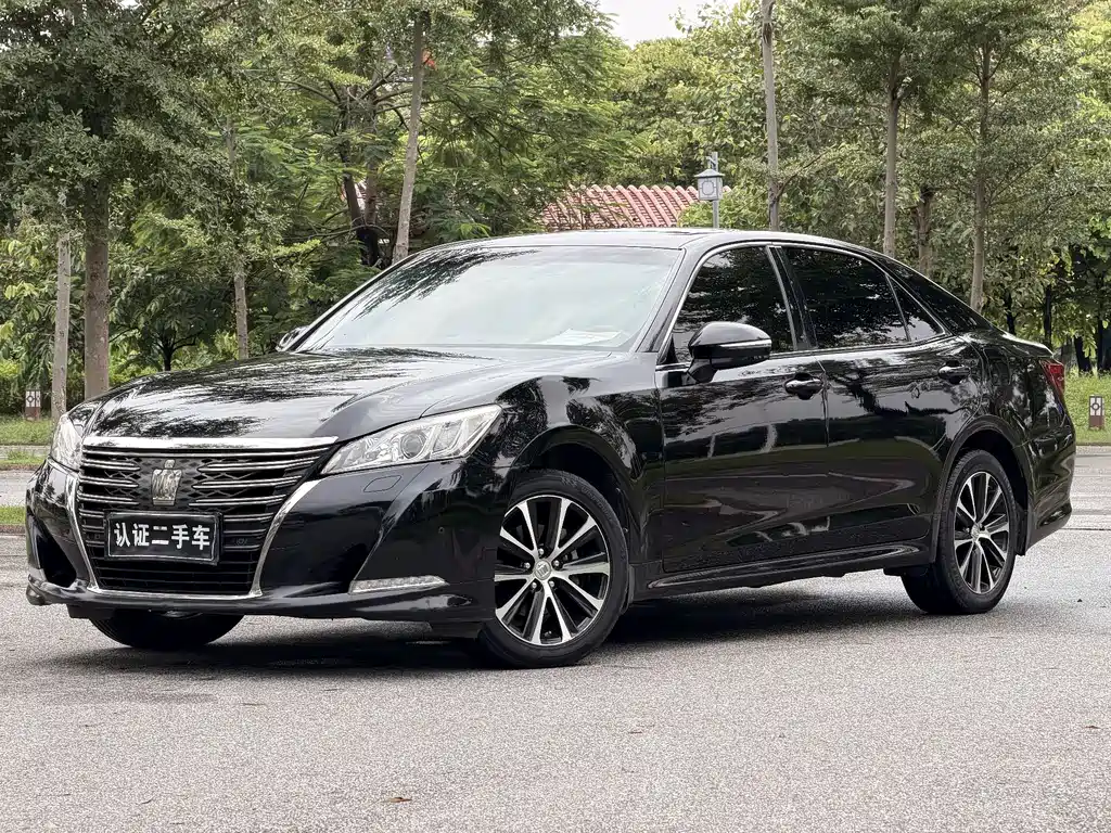 Toyota Crown 2018 — фото 1