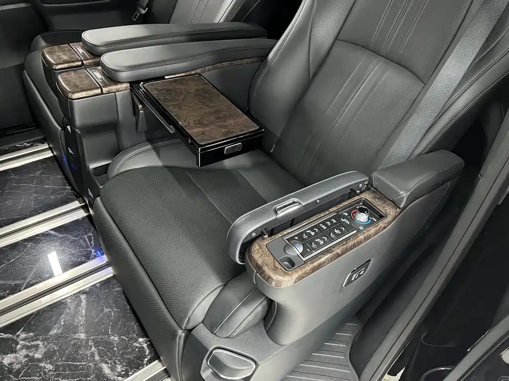 Toyota Vellfire 2022 — фото 12