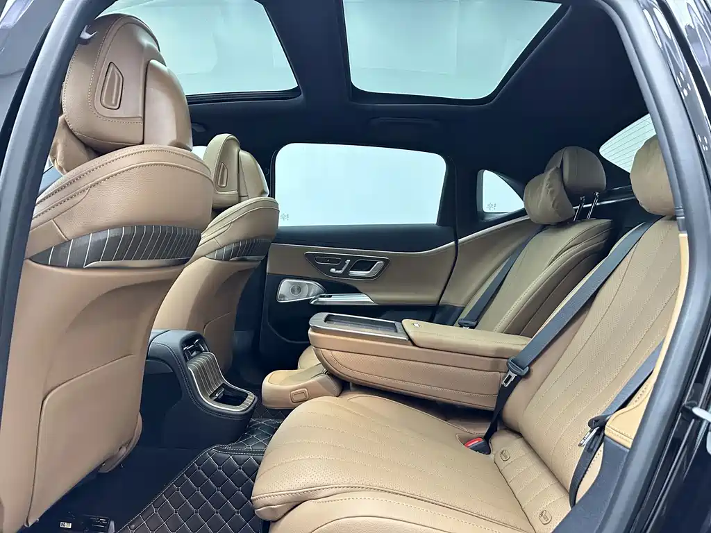 Mercedes-Benz E-Class 2025 — фото 11