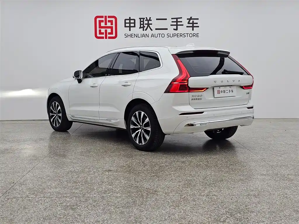 Volvo XC60 2024 — фото 3