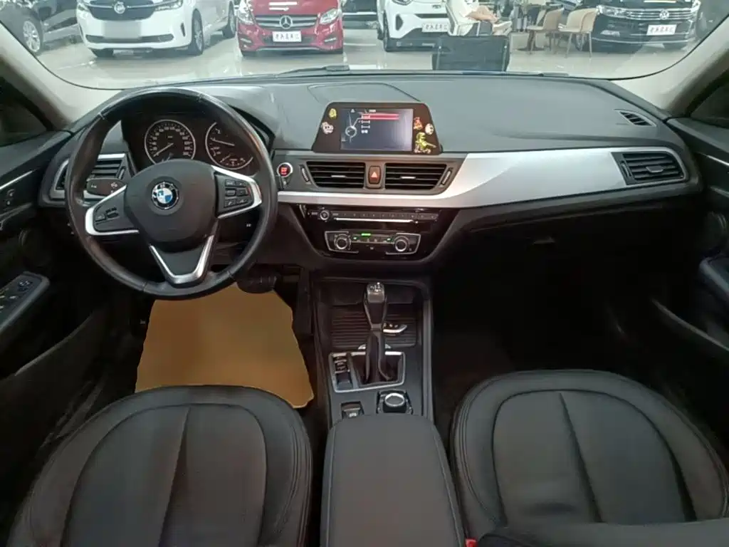 BMW 1 Series 2017 — фото 10