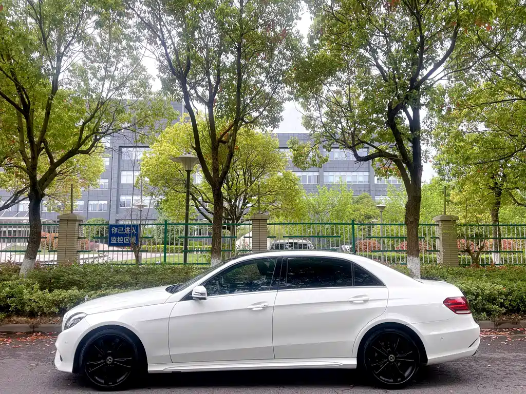 Mercedes-Benz E-Class 2015 — фото 13