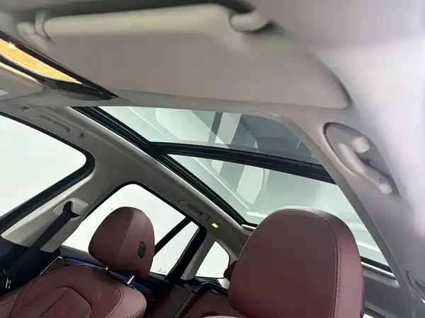 BMW iX3 2025