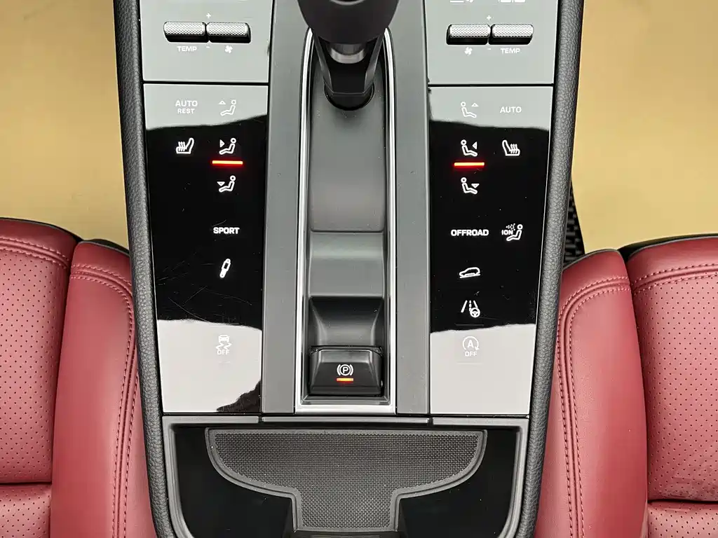 Porsche Macan 2023 — фото 24