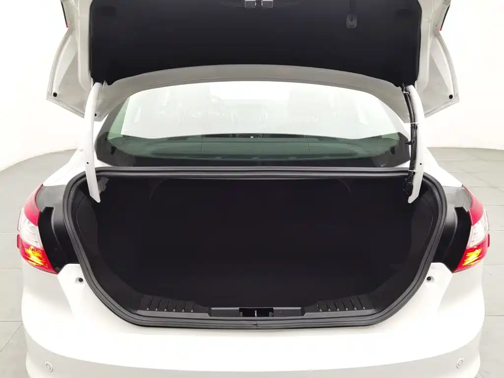 Ford Focus 2015 — фото 16