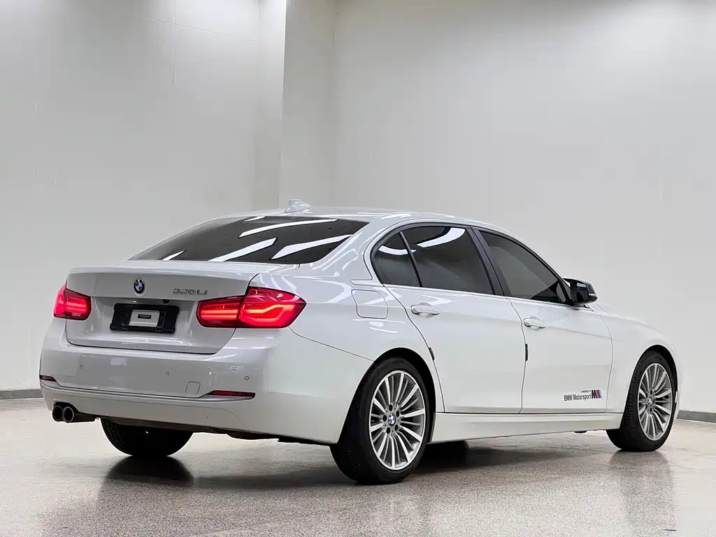 BMW 3 Series 2019 — фото 24