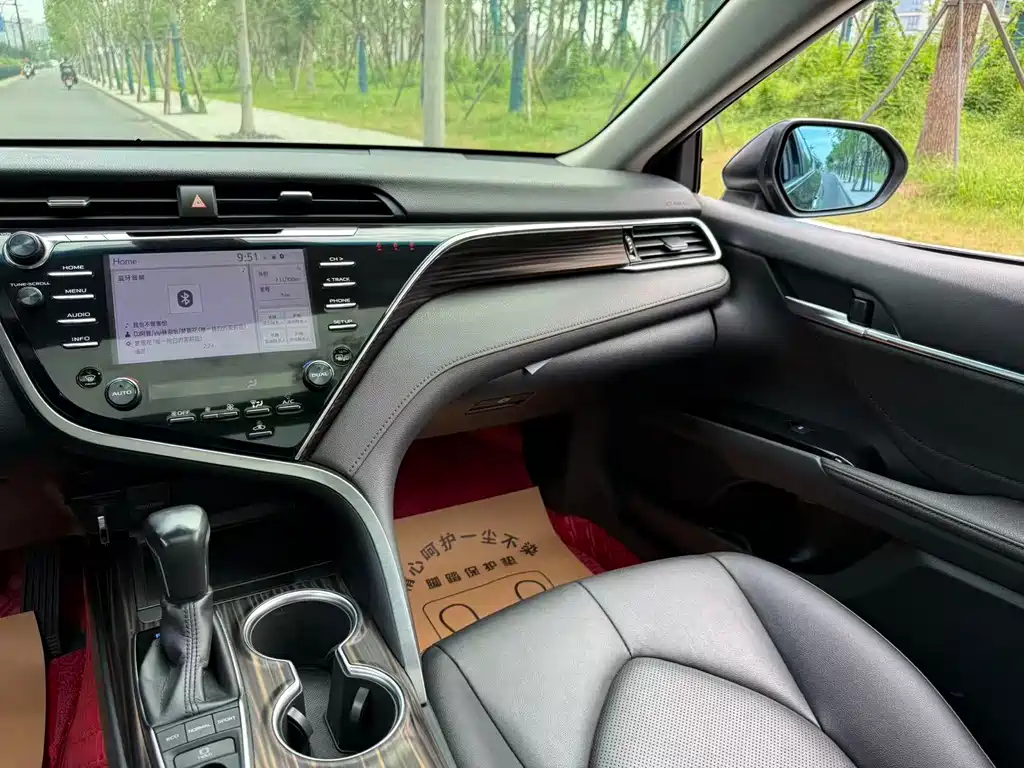 Toyota Camry 2018 — фото 13
