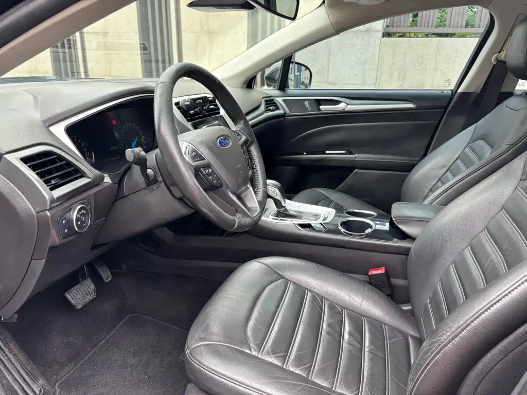Ford Mondeo 2015 — фото 11