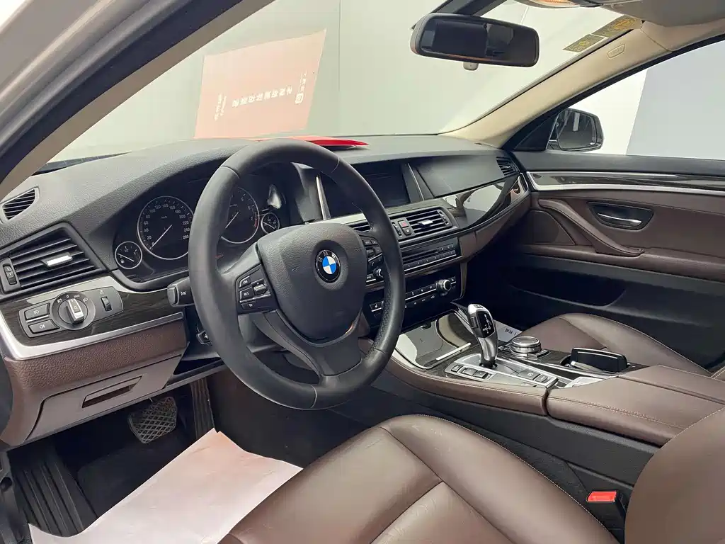 BMW 5 Series 2016 — фото 15