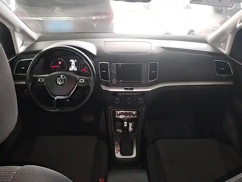 Volkswagen Sharan 2018 — фото 10