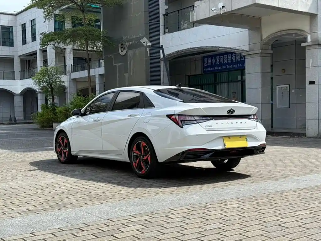 Hyundai Elantra 2022 — фото 7