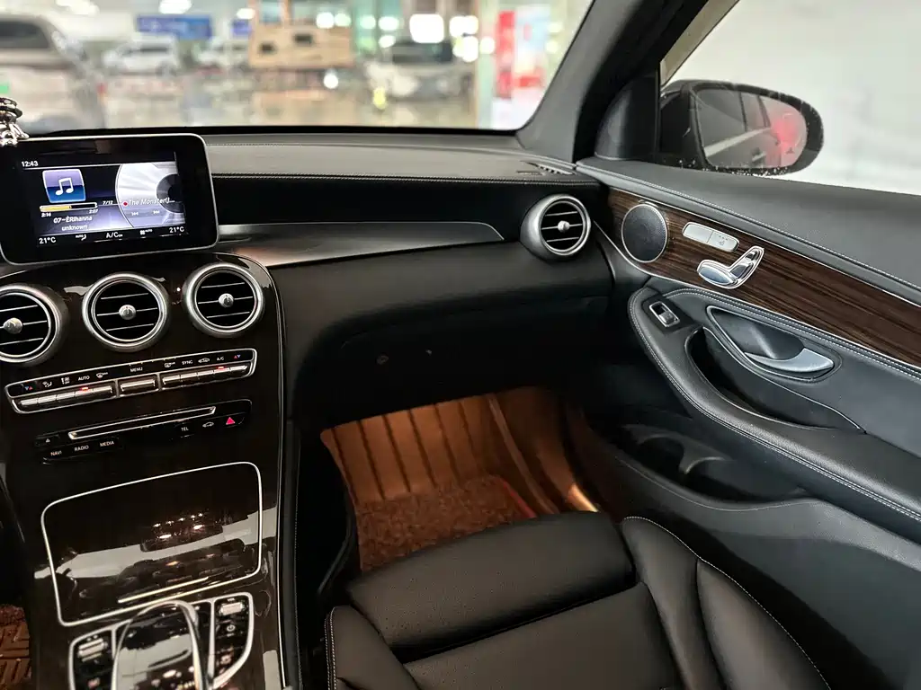 Mercedes-Benz GLC 2018 — фото 14