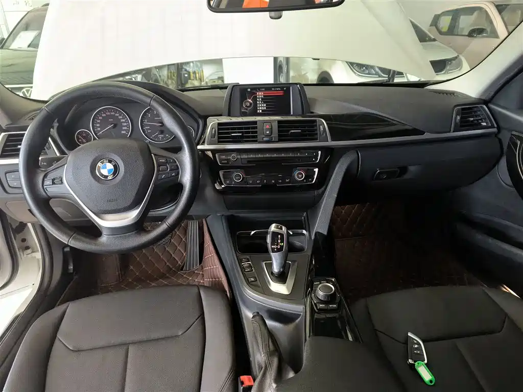 BMW 3 Series 2016 — фото 10