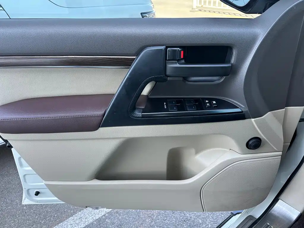 Toyota Land Cruiser 2019 — фото 14