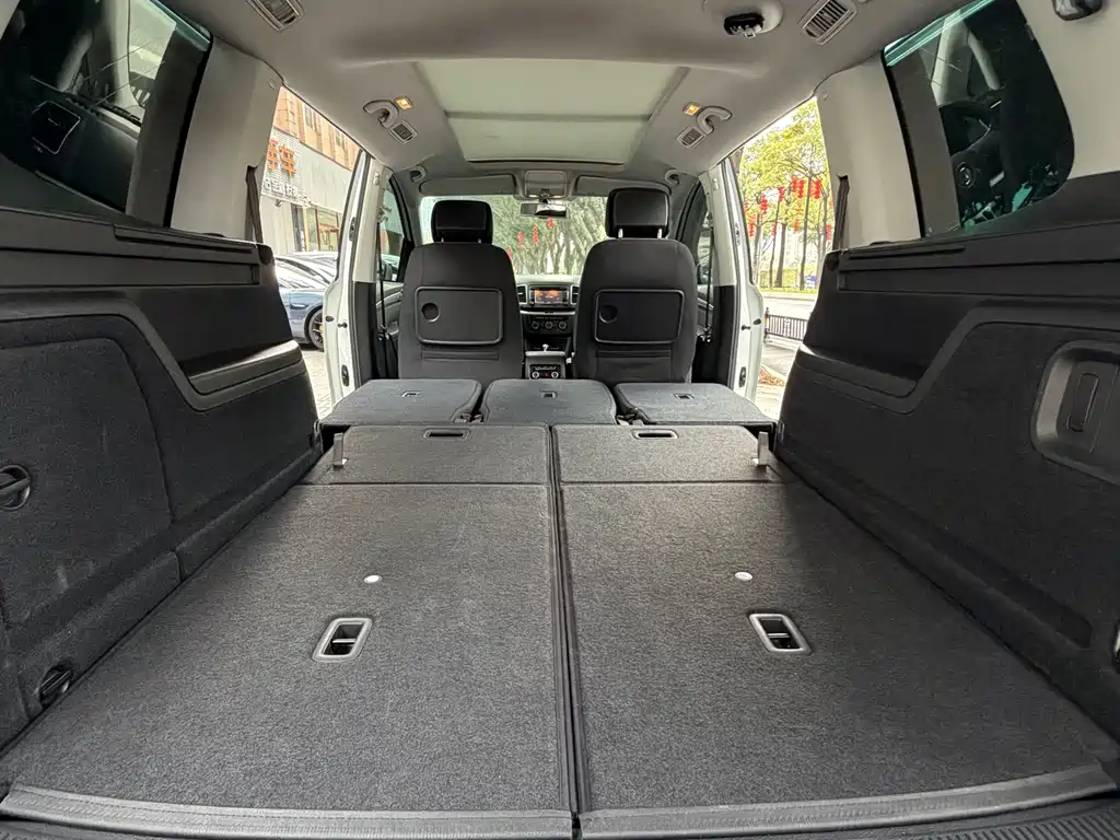 Volkswagen Sharan 2017 — фото 10