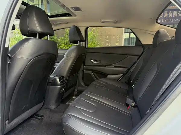 Hyundai Elantra 2022