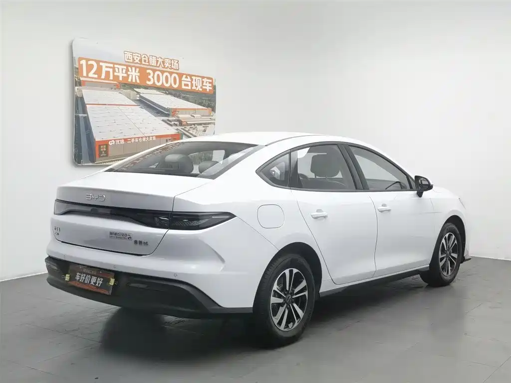 BYD Seal 05 DM-i 2025 — фото 2