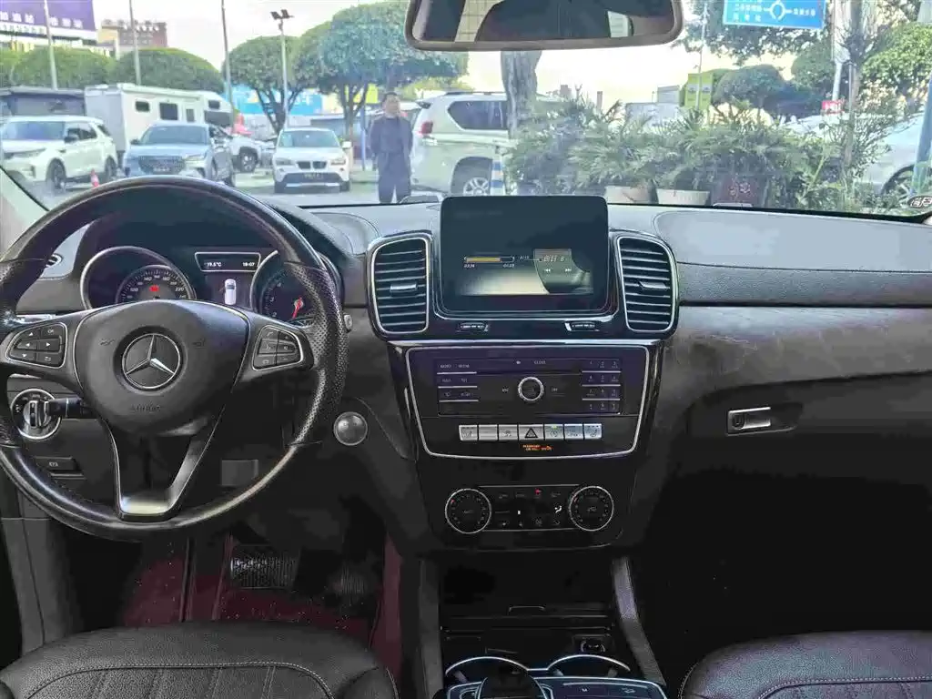 Mercedes-Benz GLE 2017 — фото 12