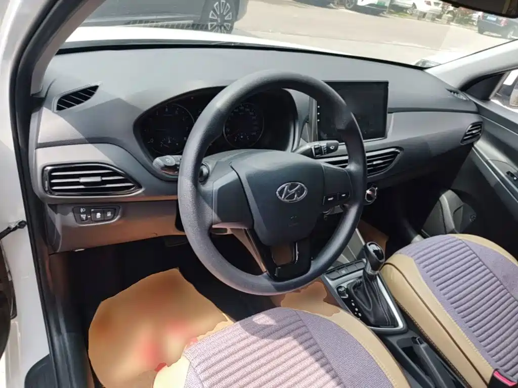 Hyundai Elantra 2023 — фото 10