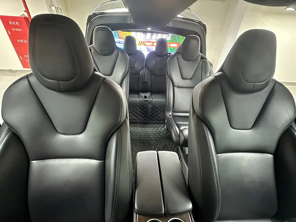 Tesla Model X 2018 — фото 8