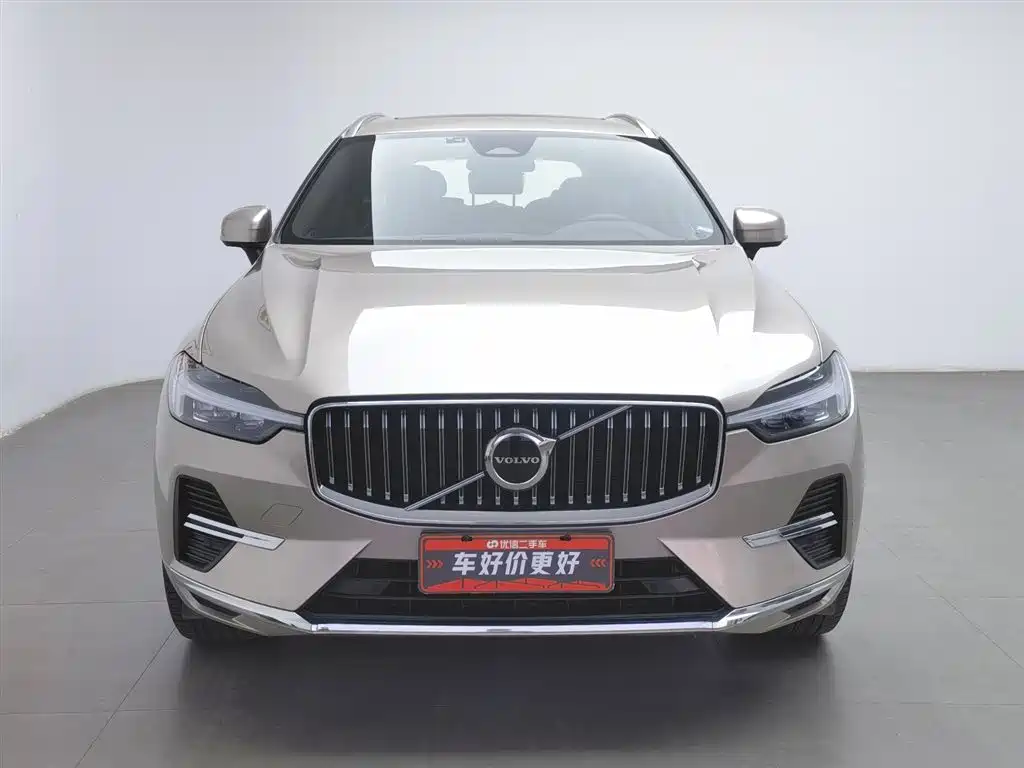 Volvo XC60 2022 — фото 3
