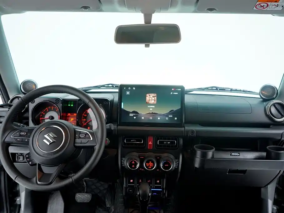 Suzuki Jimny 2025 — фото 17