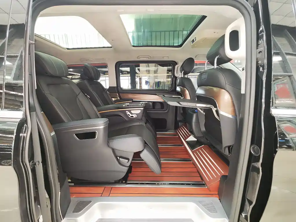 Mercedes-Benz V-Class 2022 — фото 10