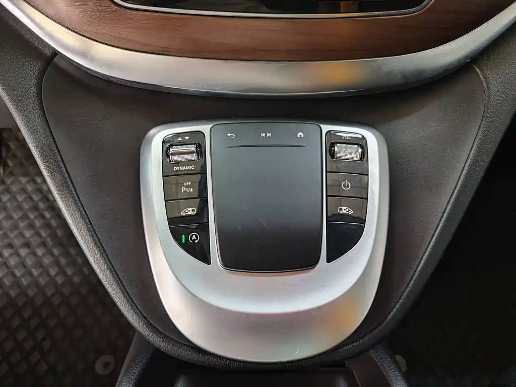 Mercedes-Benz V-Class 2022 — фото 11