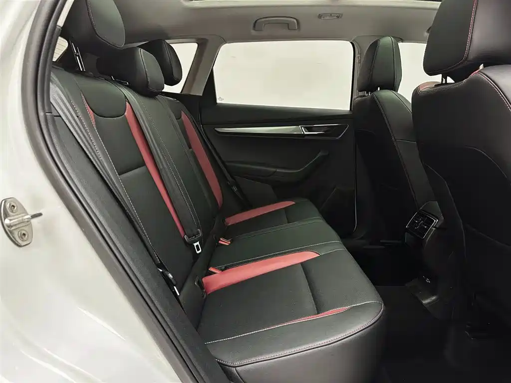 Skoda Karoq 2023 — фото 14